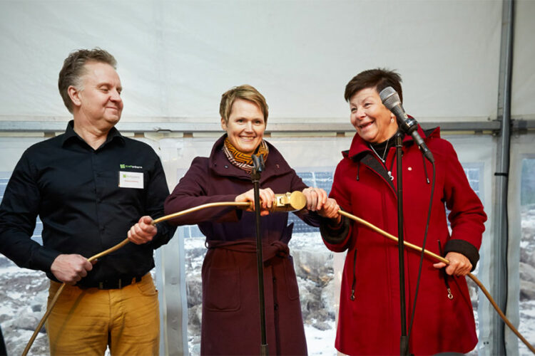 Invigning av Solparken av Anna-Karin Hatt och Ulla Persson